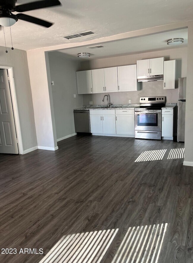 Foto del edificio - 2519 E Willetta St