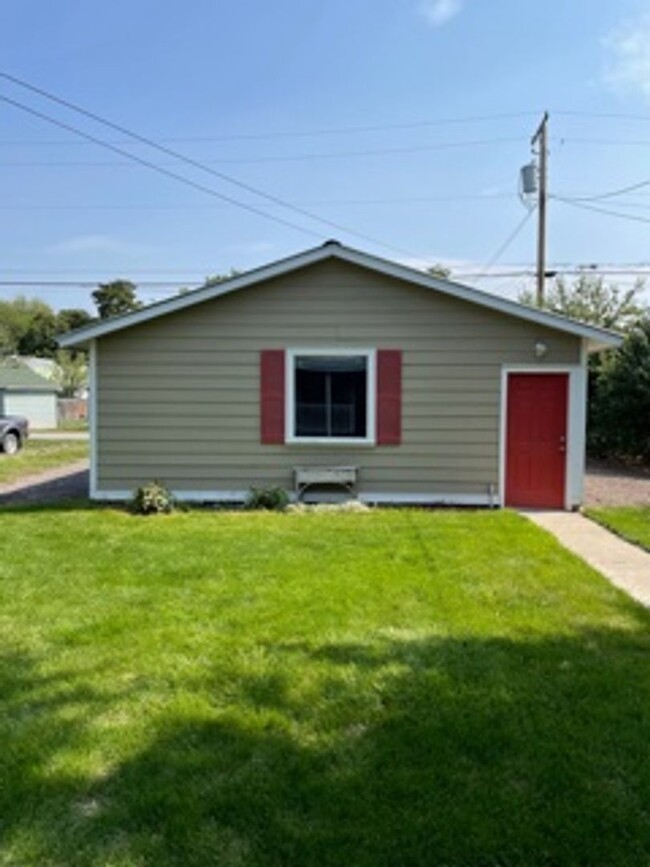 Foto del edificio - 3 bedroom 2 bath house in downtown Kalispell