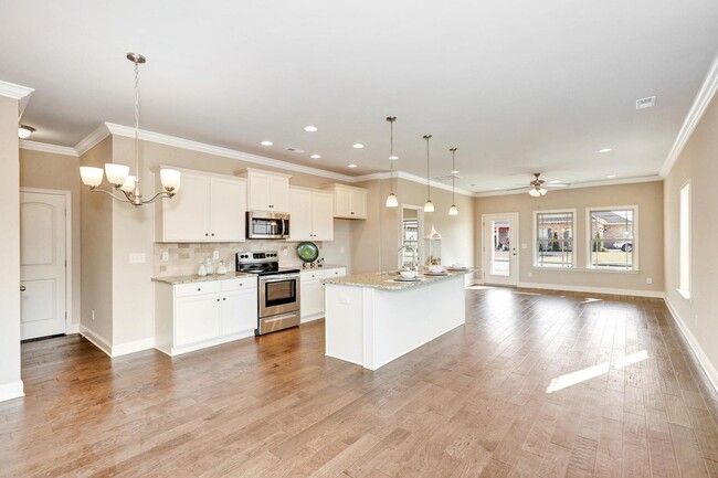 Kitchen and living area - 37 Winter King Dr SW