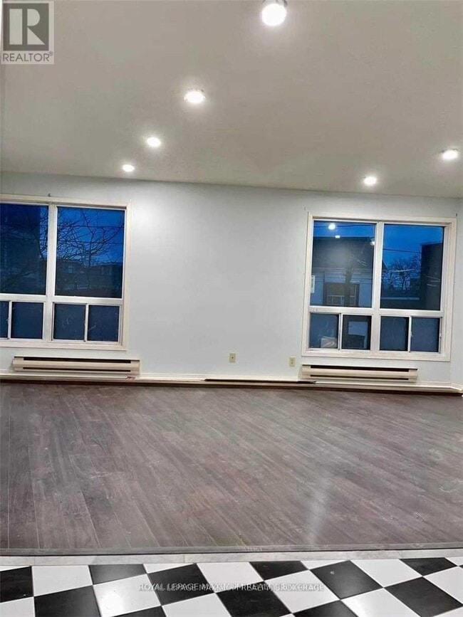 Photo du bâtiment - 1633 Dundas St W