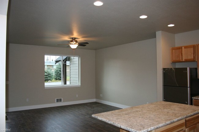 Foto del edificio - 729 Waverly Pl