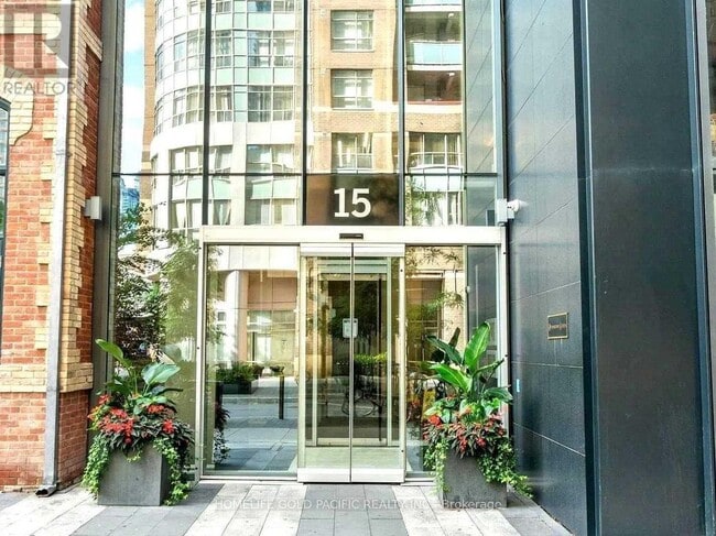 Building Photo - 15 Grenville St