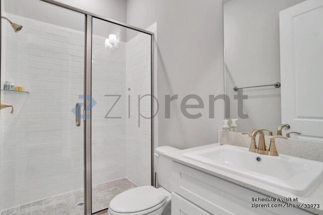 Foto del edificio - 12790 Royal Oaks Ln