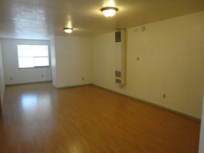 Building Photo - 228 NE Ward Ave