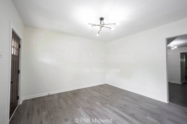 Building Photo - 426 N Bradley Ave