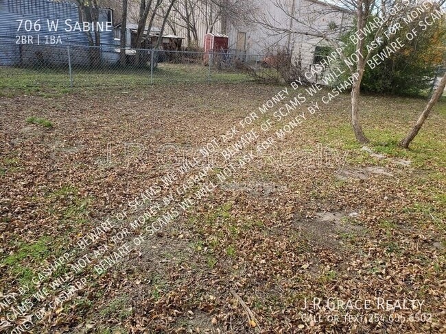 Building Photo - 706 W Sabine St