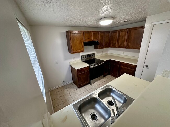 Kitchen - 3820 Bigleaf Ln House