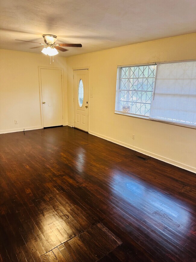 Foto del edificio - 722 Myrtlewood Dr