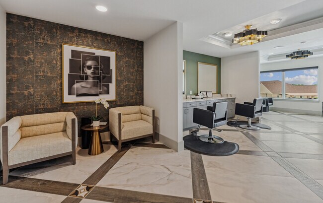 Salón de peluquería y uñas con servicio completo - Hudson Oaks