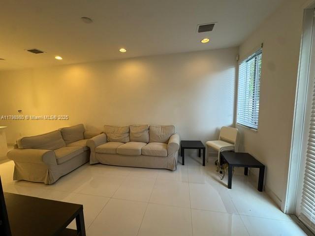 Foto del edificio - 2641 NE 212th Terrace