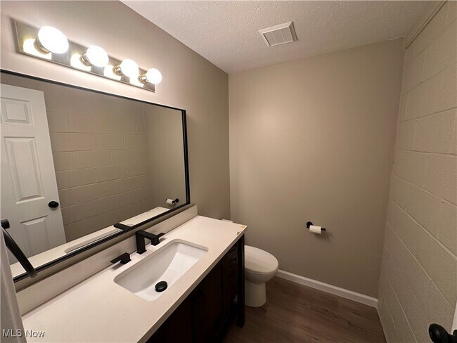 Foto del edificio - 6935 Tippecanoe Rd