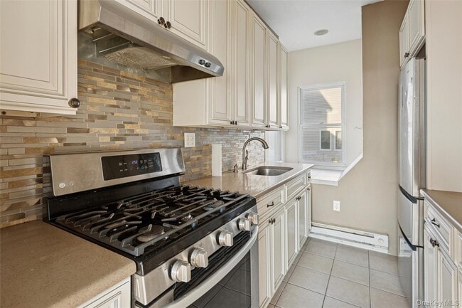 Building Photo - 23 Troy Ave