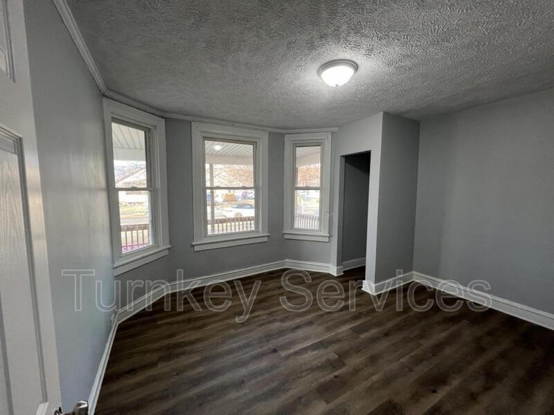 Primary Photo - 923 Ave I