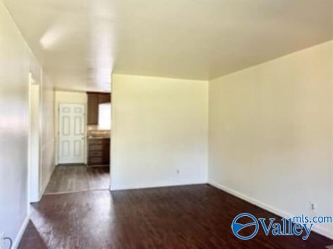 Building Photo - 1332 Oshaughnessey