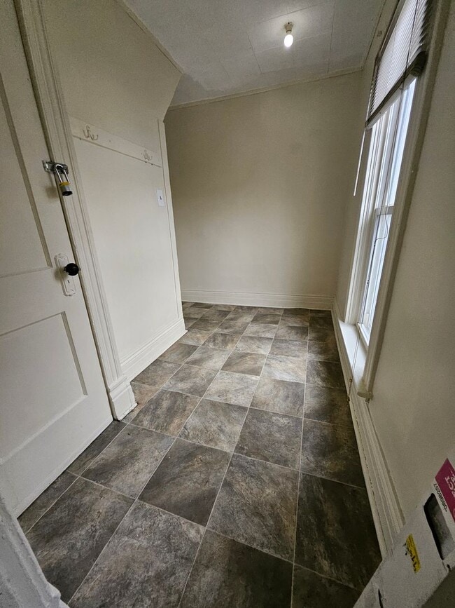 Foto del edificio - Upper 3 bedroom unit