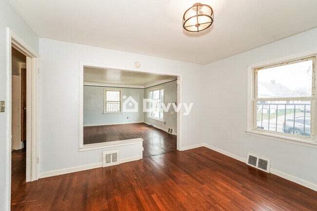 Foto del edificio - 14906 Kingsford Ave