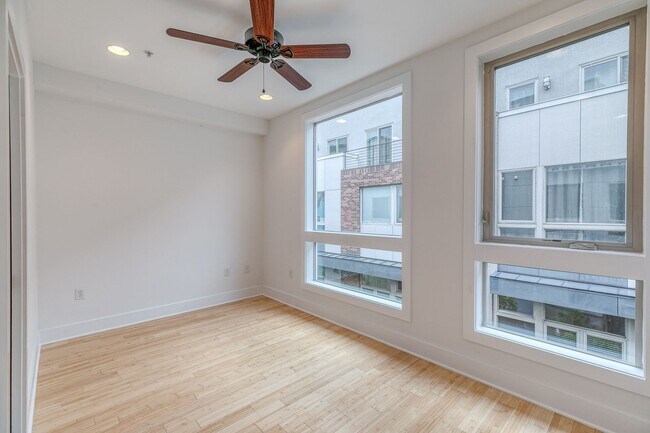 Foto del edificio - Northern Liberties Townhome with Garage