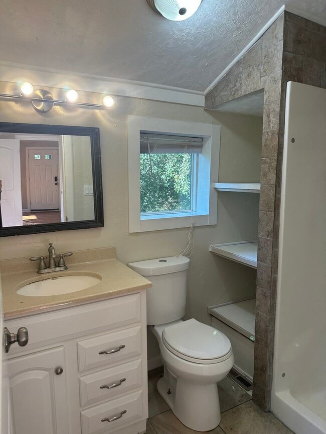 Building Photo - 907 Avenue A