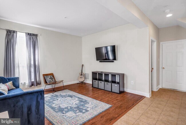 Building Photo - 500 Jurgensen Pl