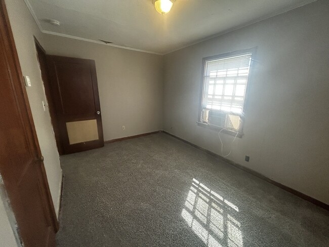 Building Photo - 138 Holland Ave
