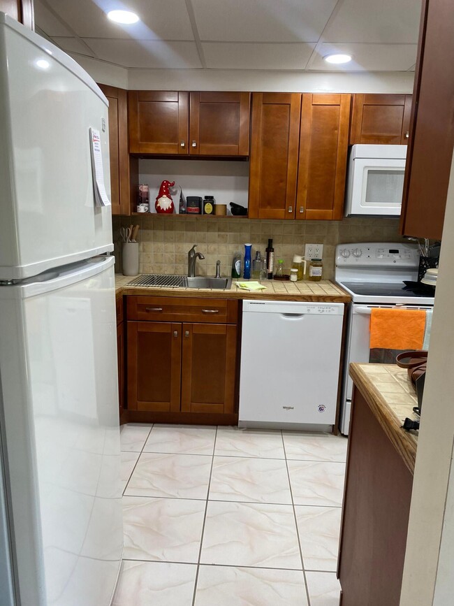 Foto del edificio - 1055 Country Club Dr