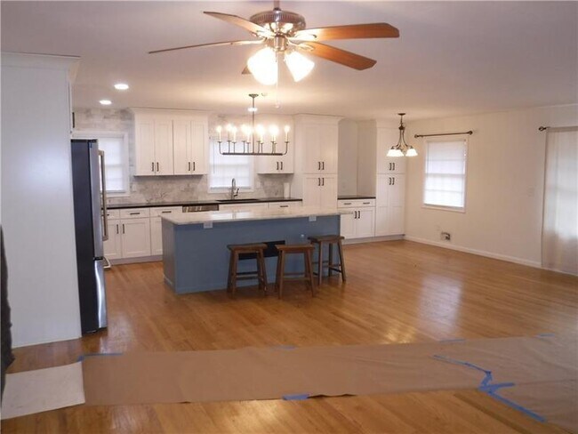 Foto del edificio - 4469 Leonora Dr