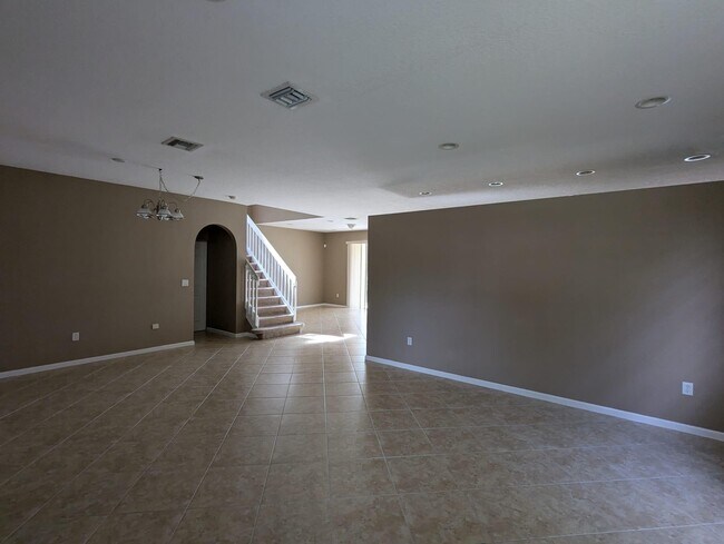 Building Photo - 9015 Alexandra Cir