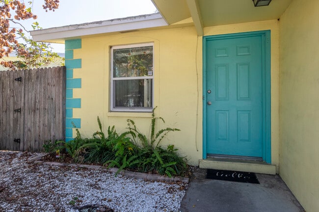 Foto del edificio - 617 Lyndhurst St