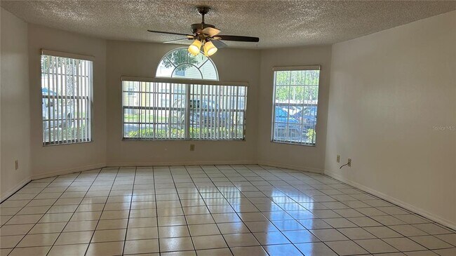 Foto del edificio - 5015 Laguna Bay Cir