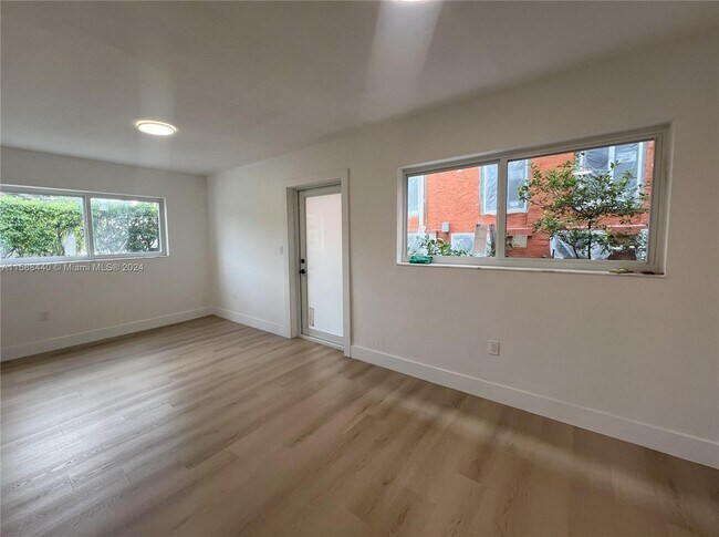 Foto del edificio - 1266 SW 6th St