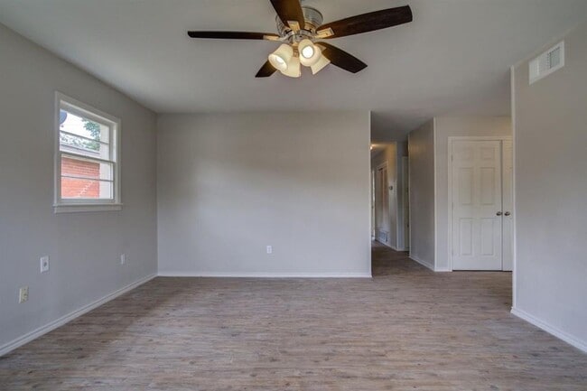 Building Photo - Beautiful Home Completely Remodeled Throug...