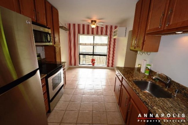 Building Photo - 300k hilltop lane