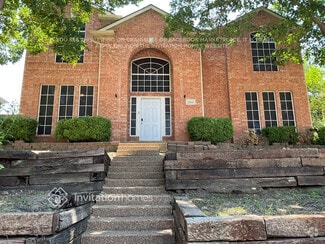 Building Photo - 2404 Manchester Dr
