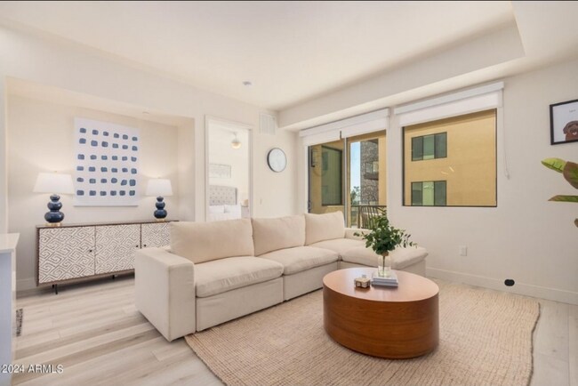 Foto del edificio - 7300 E Earll Dr