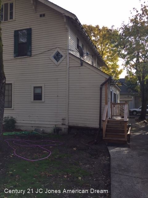 Building Photo - 1 br, 1 bath House - 303 NE D St. #4
