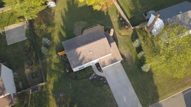 Building Photo - 9938 Melody Ln