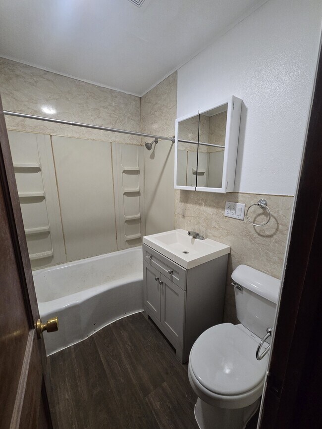 Foto del edificio - 605 S Dudley St