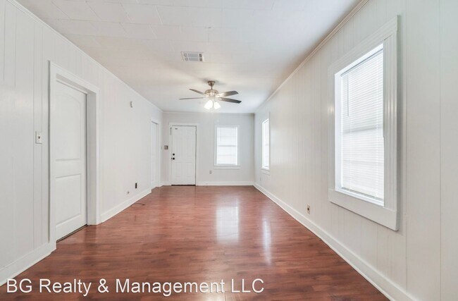 Foto del edificio - 2 br, 1 bath House - 105 1st Street