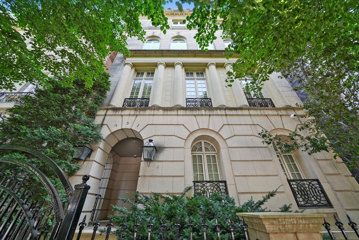 Foto principal - 451 W Superior St