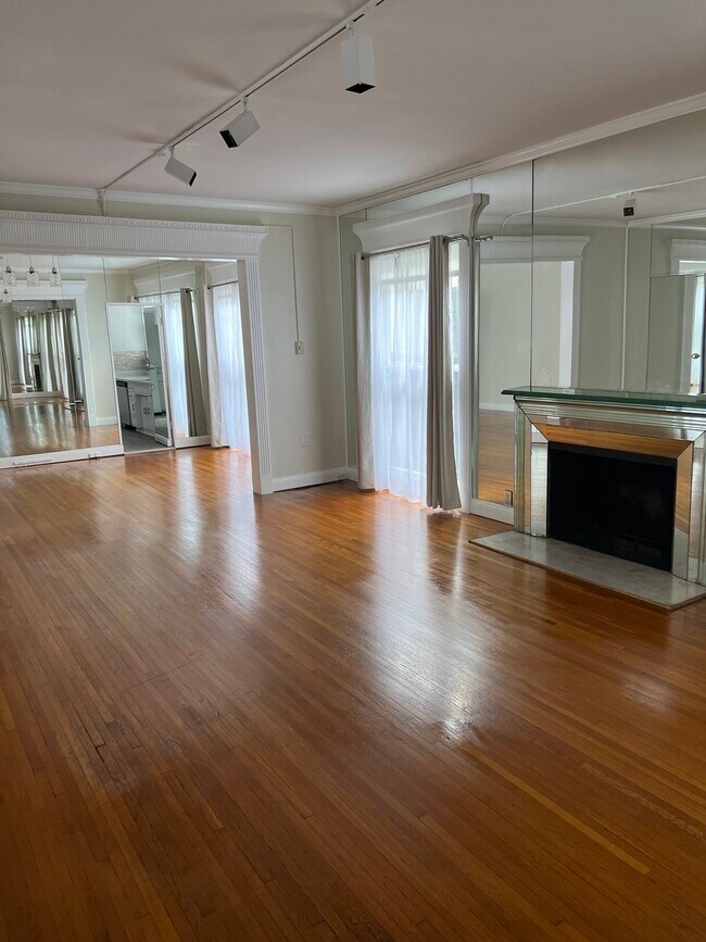 Foto del edificio - 8276 Norton Ave