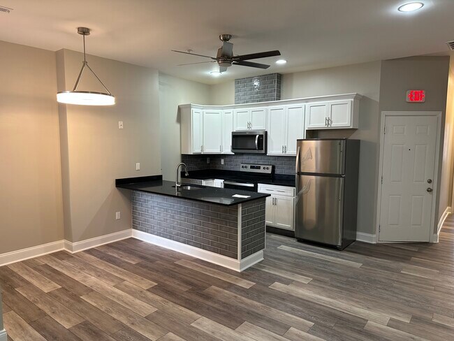 Cocina - 2310 Eutaw Pl