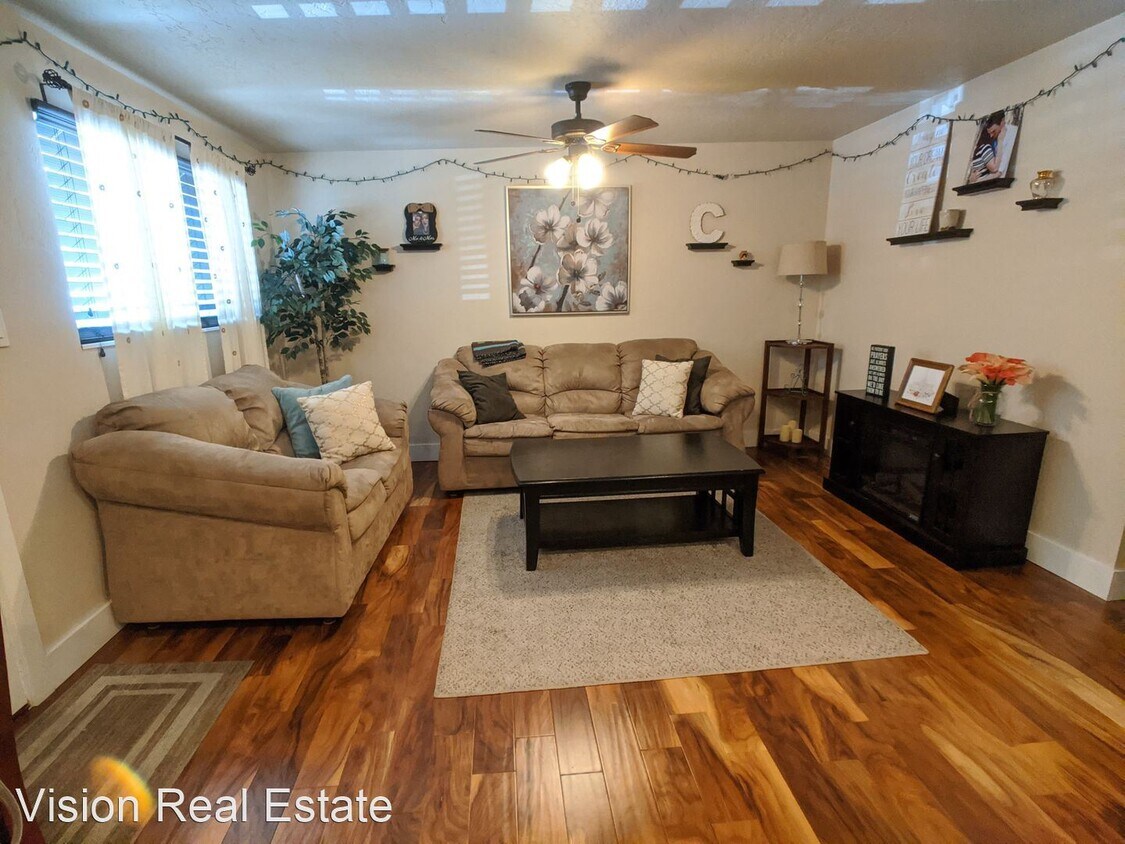 Primary Photo - 2 br, 1 bath House - 995 E Center St #11