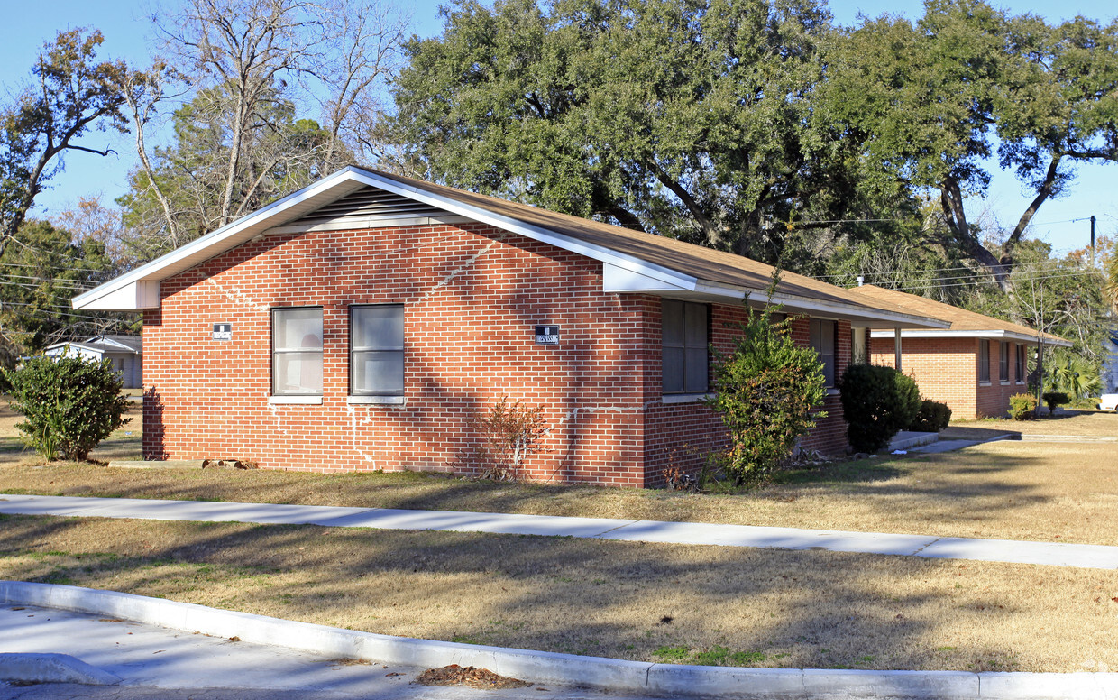 Building Photo - Phillips Pines Apartments