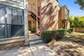 Building Photo - 9254 Forest Ln