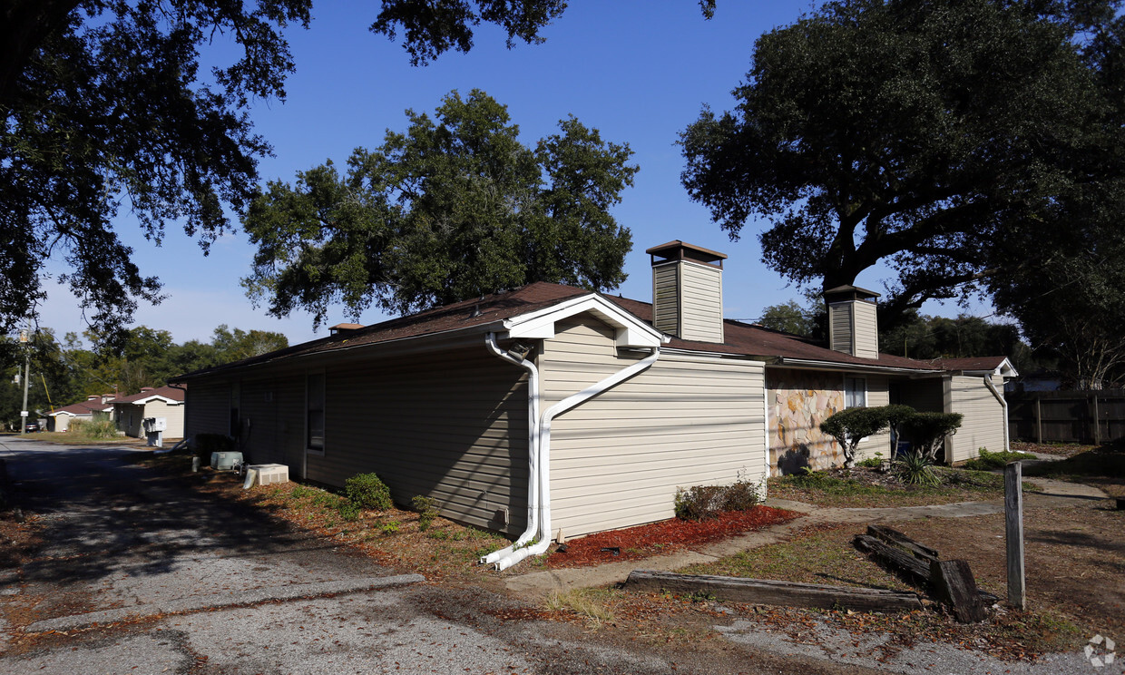 Building Photo - Benjamin Oaks Apartment