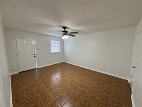 Building Photo - 6467 Park Manor Dr