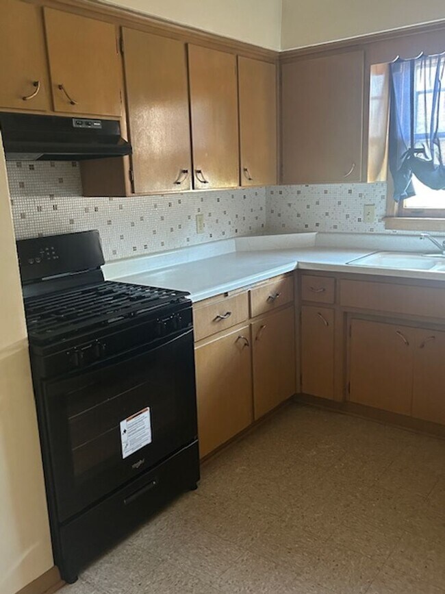 Foto del edificio - 1334 W 28th St