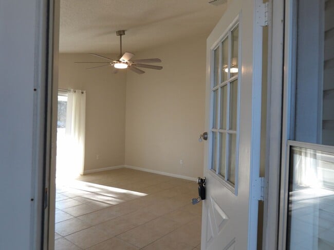 Building Photo - Updated 1/2 Duplex