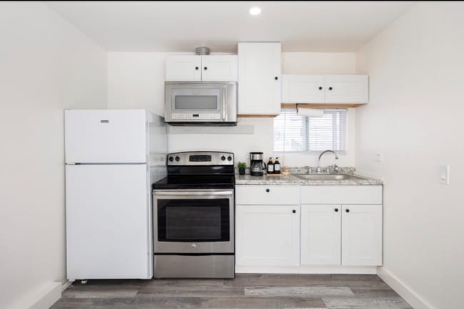 Foto del edificio - 4344 Keeler Ave