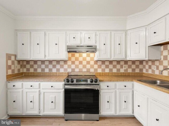 Foto del edificio - 15278 Cloverdale Rd